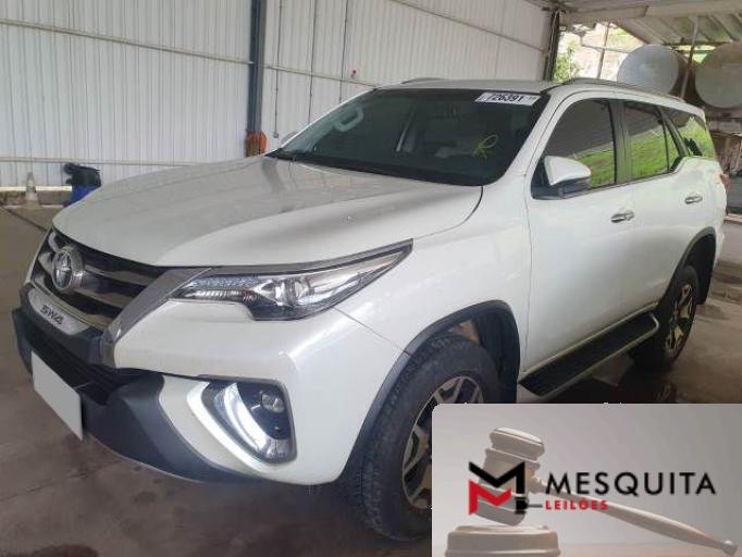 TOYOTA HILUX SW4 19/19